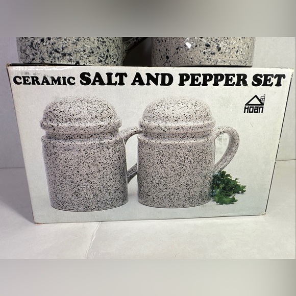 HOAN CERAMIC SPONGE WARE SALT & PEPPER SET MADE IN TAIWAN - Picture 3 of 14